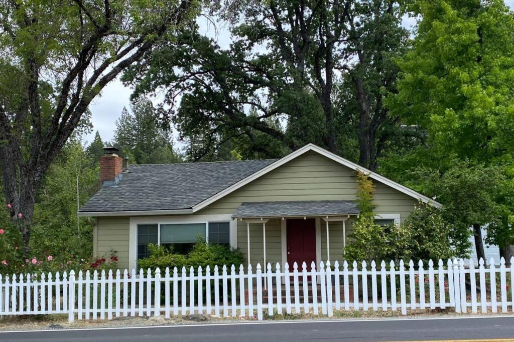Vans Yosemite Garden Cottage โกรฟแลนด์ ภายนอก รูปภาพ